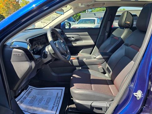 Used 2025 Nissan Kicks SR w/ SR Premium Package FWD image 12