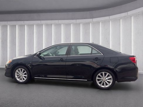 Used 2013 Toyota Camry XLE FWD image 2