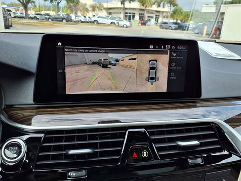 Used 2020 BMW 530e w/ Premium Package image 25