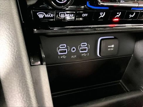 Used 2024 Jeep Grand Cherokee Limited w/ Black Appearance Package RWD image 15