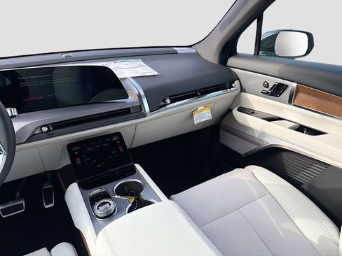 New 2026 Cadillac Vistiq Sport image 24