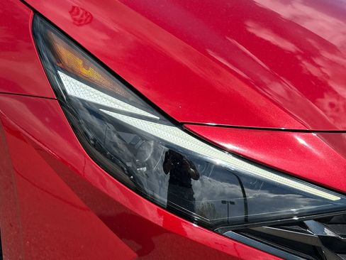 Used 2022 Hyundai Elantra Limited w/ Preferred Accessory Package FWD image 23