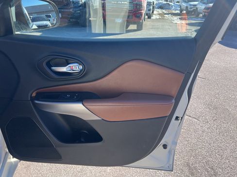 Certified 2019 Jeep Cherokee Overland image 10