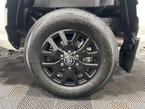 Used 2024 Toyota Tacoma SR5 AWD/4WD image 31