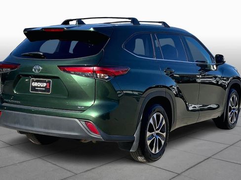 Used 2023 Toyota Highlander XLE image 12