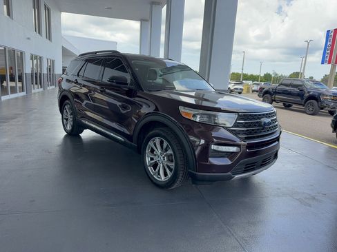 Certified 2022 Ford Explorer XLT w/ Equipment Group 202A RWD image 4