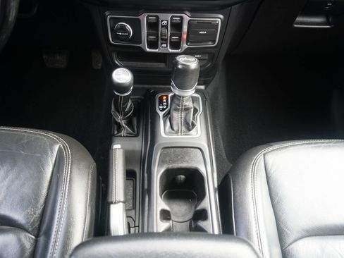 Used 2018 Jeep Wrangler Unlimited Sahara image 24