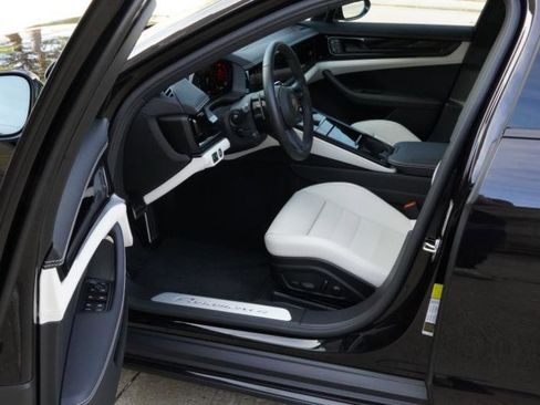 Used 2024 Porsche Panamera 4 image 21
