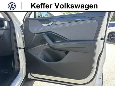 New 2026 Volkswagen Tiguan SE AWD/4WD image 31