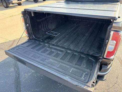 Used 2015 GMC Canyon SLT w/ Driver Alert Package RWD image 9