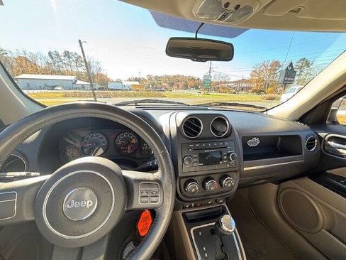 Used 2014 Jeep Patriot Latitude w/ Sun/Sound Group image 13