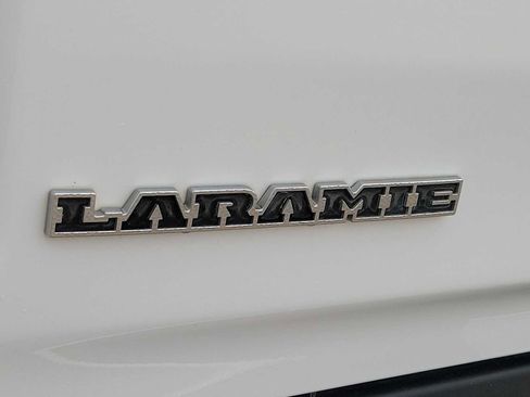 Used 2022 RAM 1500 Laramie AWD/4WD image 11