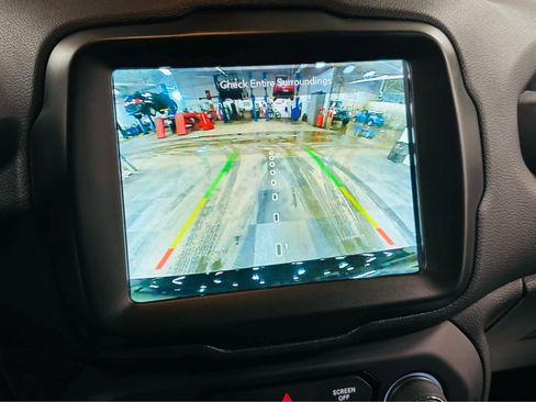 Used 2023 Jeep Renegade Limited image 12