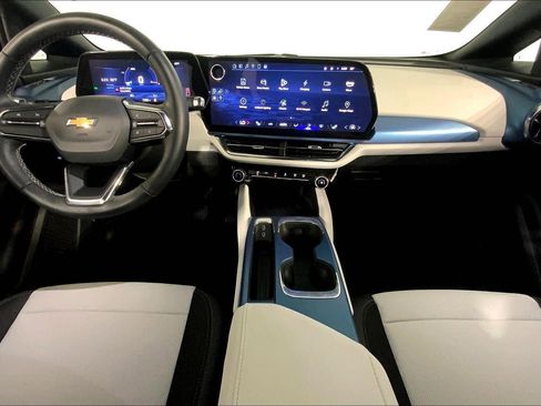 Used 2025 Chevrolet Equinox EV LT image 15