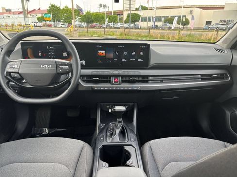 Used 2025 Kia K4 FWD image 32