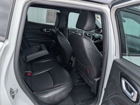Used 2025 Jeep Compass Trailhawk AWD/4WD image 29