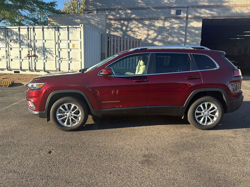 Used 2019 Jeep Cherokee Latitude w/ Cold Weather Group AWD/4WD image 3
