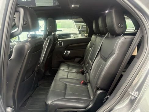 Used 2019 Land Rover Discovery HSE AWD/4WD image 15