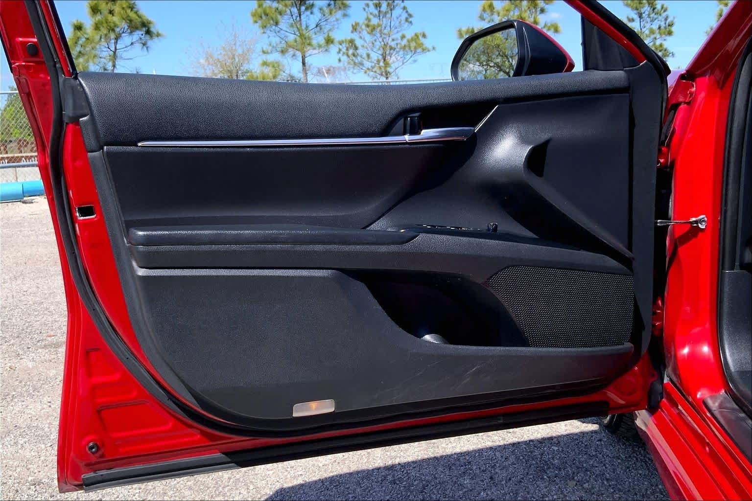 Used 2019 Toyota Camry SE w/ Convenience Package FWD image 21
