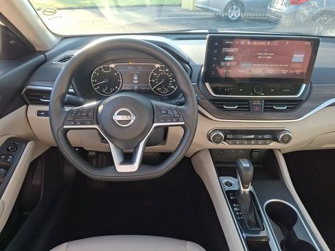 Used 2025 Nissan Altima 2.5 SV w/ SV Special Edition Package FWD image 11