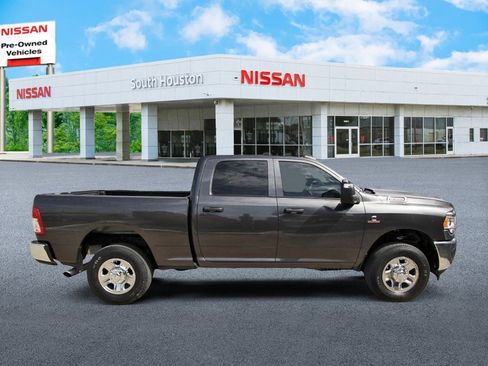 Used 2024 RAM 2500 Tradesman w/ Chrome Appearance Group image 5