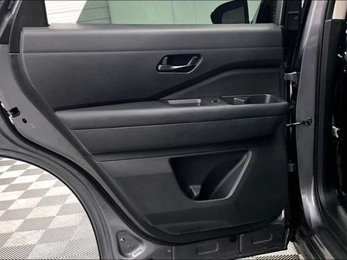 Used 2025 Nissan Pathfinder SV FWD image 21