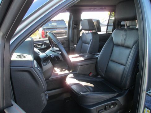 Used 2023 Chevrolet Suburban RST image 19