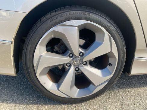 Used 2018 Honda Accord Touring image 25