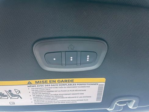 Used 2025 Chrysler Pacifica Limited image 51