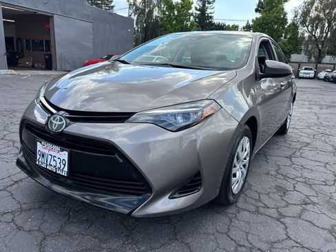 Used 2017 Toyota Corolla LE FWD image 8