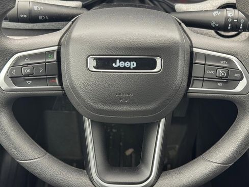 Used 2025 Jeep Compass Sport image 11