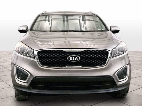 Used 2017 Kia Sorento AWD image 4