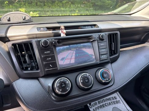 Used 2017 Toyota RAV4 LE AWD/4WD image 17