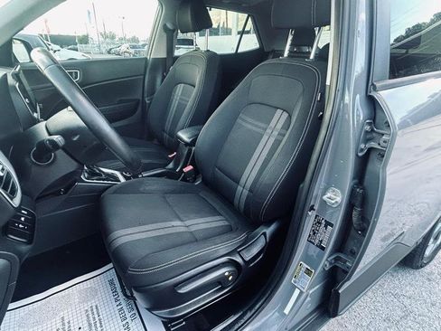 Used 2022 Hyundai Venue SEL w/ Cargo Package FWD image 9