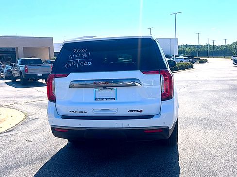Used 2024 GMC Yukon XL AT4 w/ Technology Package AWD/4WD image 5