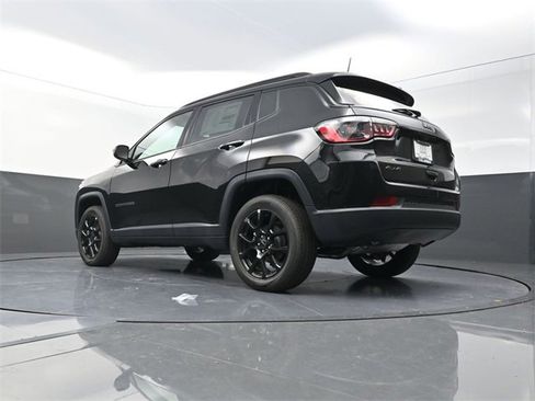 New 2026 Jeep Compass Latitude image 21