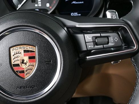 Certified 2025 Porsche Macan AWD image 10