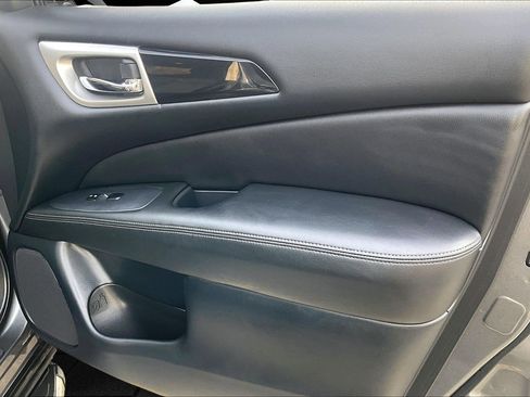 Used 2020 Nissan Pathfinder S image 19