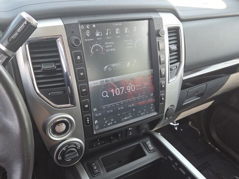 Used 2017 Nissan Titan SV AWD/4WD image 28