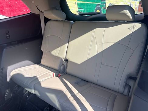 Used 2018 Buick Enclave Premium w/ Experience Buick Package FWD image 20
