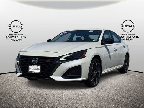 Certified 2025 Nissan Altima 2.5 SR w/ SR Premium Package AWD/4WD image 4