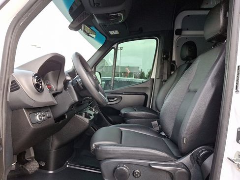 Used 2024 Mercedes-Benz Sprinter 2500 image 13