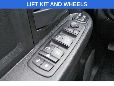 Used 2024 RAM 2500 Tradesman w/ Chrome Appearance Group AWD/4WD image 19