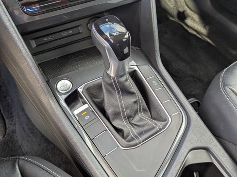 Used 2022 Volkswagen Tiguan SE image 22