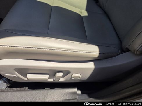 Used 2019 Toyota Highlander XLE AWD/4WD image 15