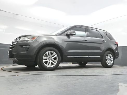 Used 2019 Ford Explorer XLT w/ Equipment Group 202A AWD/4WD image 37