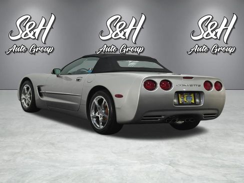 Used 2004 Chevrolet Corvette Convertible w/ Preferred Equipment Group RWD image 21