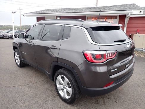 Used 2019 Jeep Compass Latitude w/ Popular Equipment Group AWD/4WD image 4