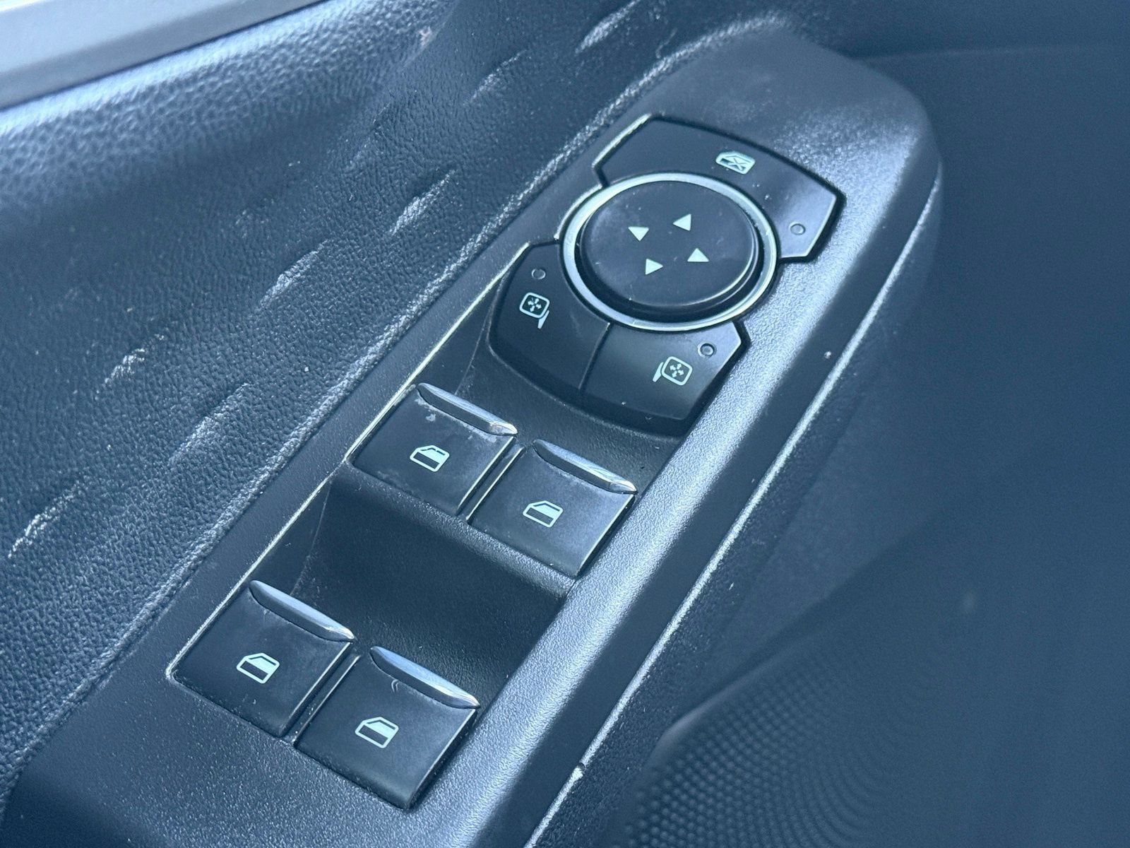 Used 2020 Ford Escape SEL FWD image 32