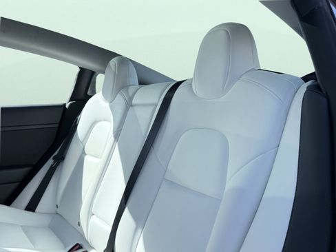 Used 2023 Tesla Model 3 Standard Range image 36